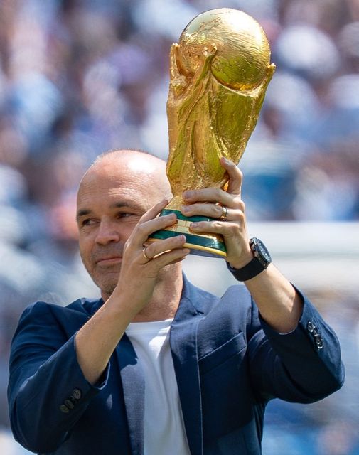 Andrés Iniesta — batalla de aura de España